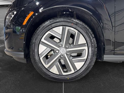 Used 2023 Hyundai Kona Limited w/ Cargo Package FWD image 29