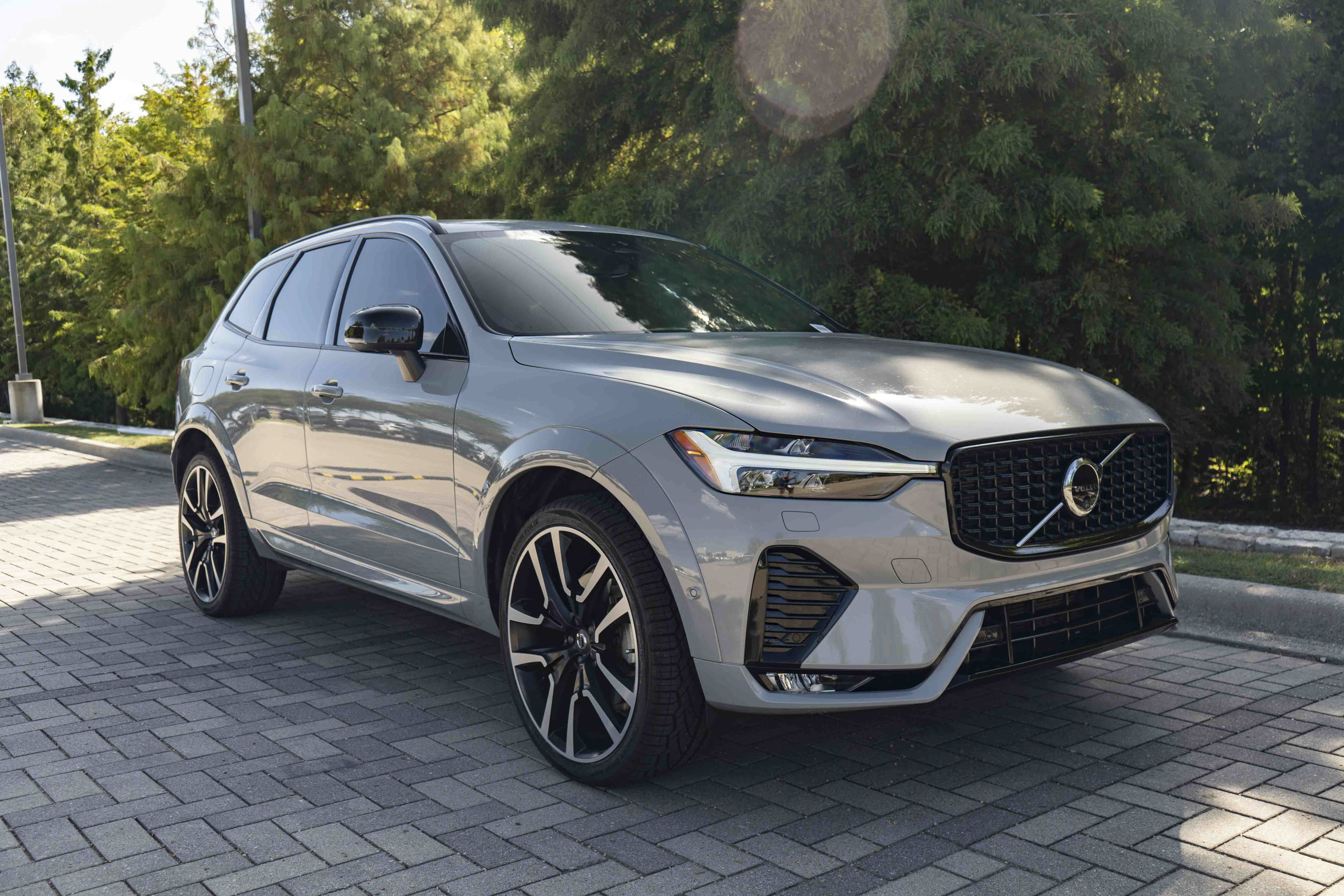 Used 2024 Volvo XC60 B5 Ultimate w/ Protection Package Premier AWD/4WD image 2