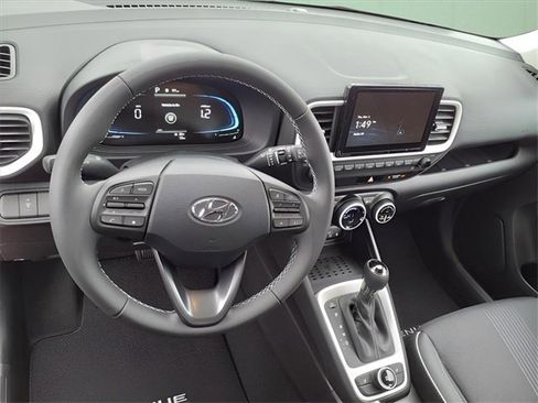 New 2025 Hyundai Venue Limited image 10