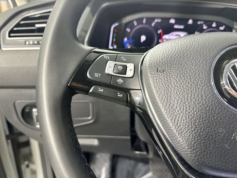 Used 2020 Volkswagen Tiguan SEL w/ Tiguan Two-Row MDO Package AWD/4WD image 11