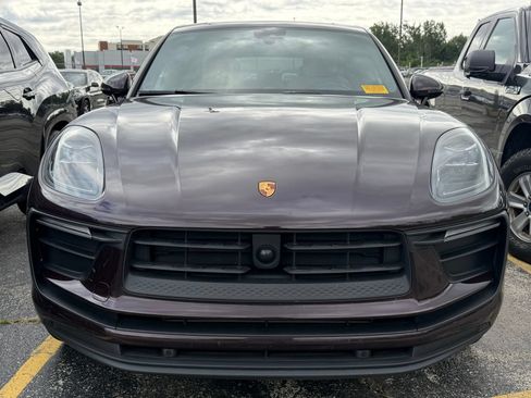 Used 2024 Porsche Macan AWD/4WD image 3
