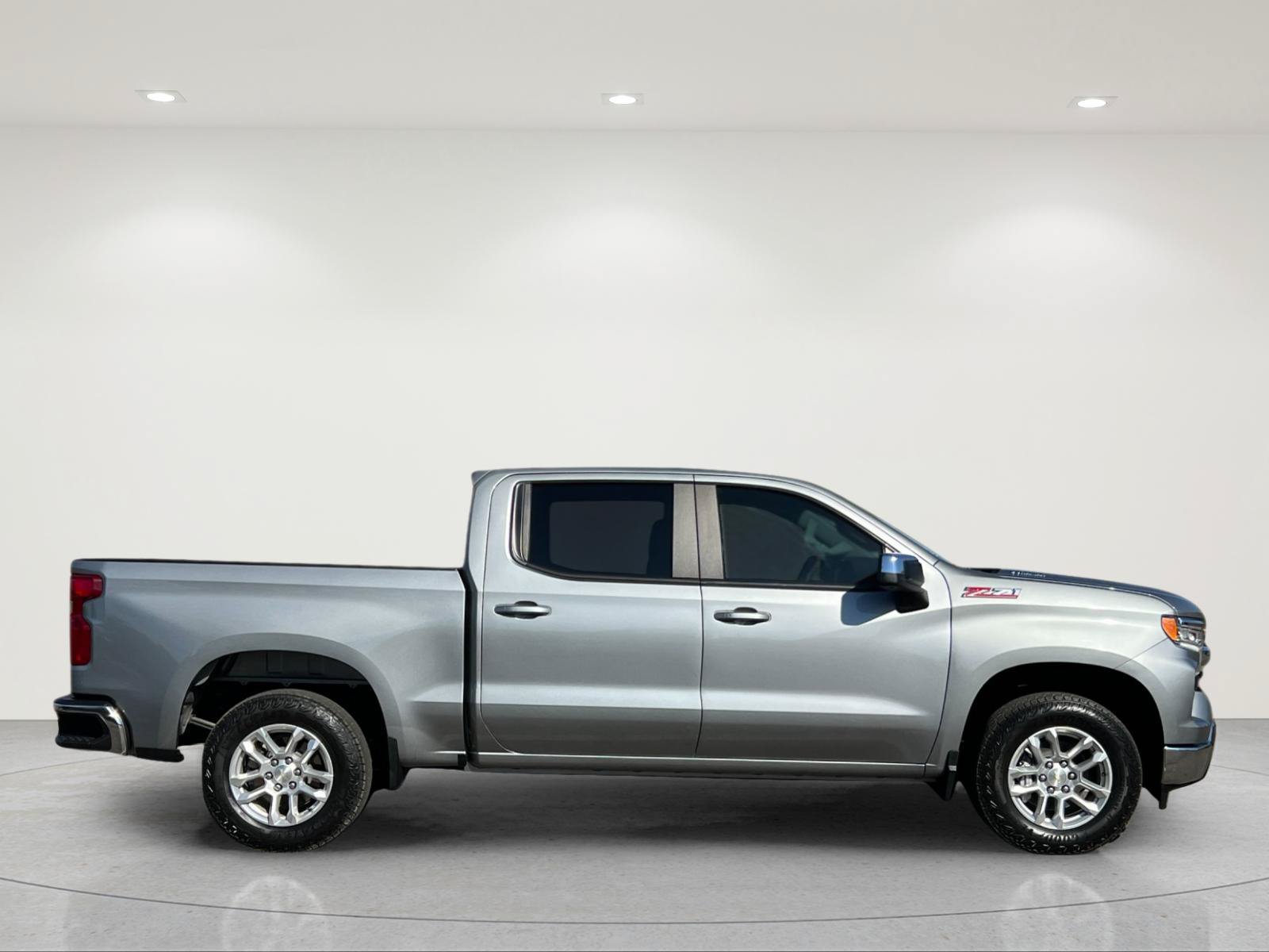 Used 2023 Chevrolet Silverado 1500 LT w/ Z71 Off-Road Package AWD/4WD image 6