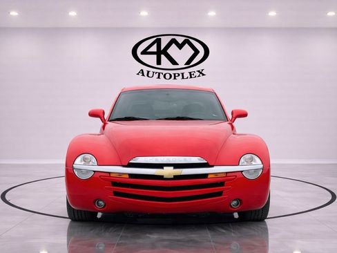 Used 2005 Chevrolet SSR w/ Preferred Equipment Group image 3