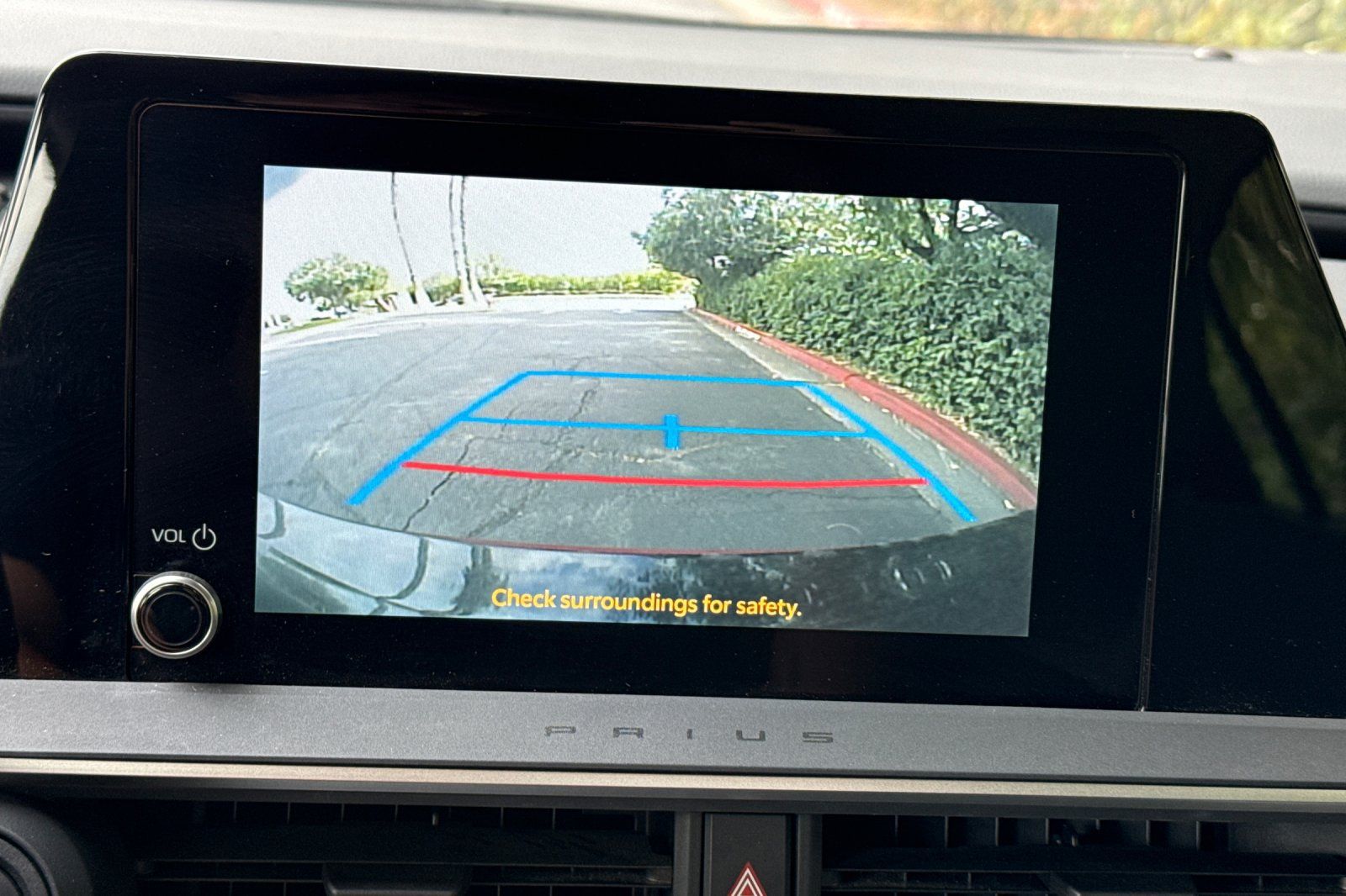 Used 2025 Toyota Prius LE FWD image 23