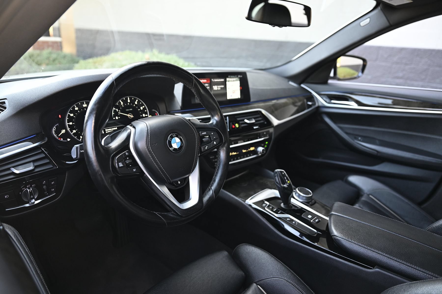 Used 2017 BMW 530i xDrive AWD/4WD image 14