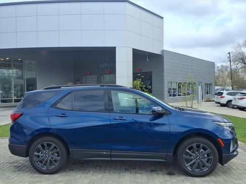 Used 2022 Chevrolet Equinox RS w/ LPO, Floor Liner Package AWD/4WD image 8