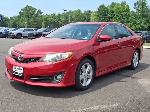 Used 2014 Toyota Camry SE FWD image 3