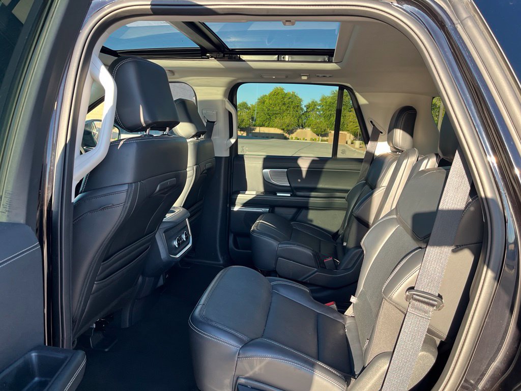 Used 2025 Ford Expedition Platinum AWD/4WD image 13
