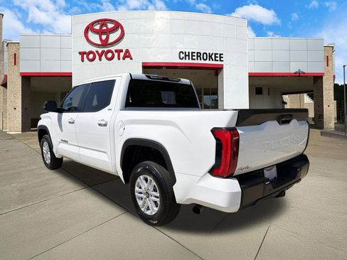 Used 2025 Toyota Tundra SR5 w/ SR5 Premium Package AWD/4WD image 7