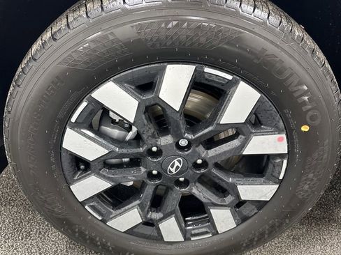 Certified 2025 Hyundai Santa Cruz SEL image 6