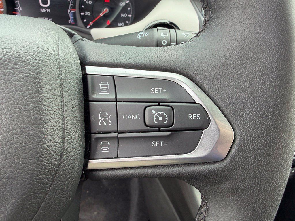 Used 2025 Jeep Compass Limited AWD/4WD image 11
