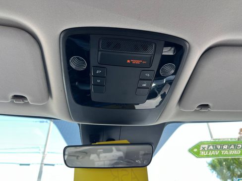 Used 2024 Kia Carnival LX FWD image 35