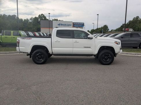 Used 2022 Toyota Tacoma TRD Sport AWD/4WD image 6