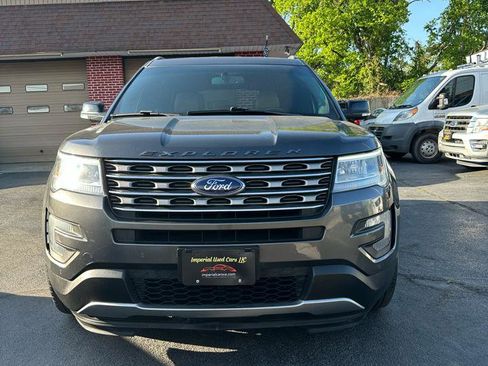 Used 2016 Ford Explorer XLT w/ Equipment Group 202A AWD/4WD image 9