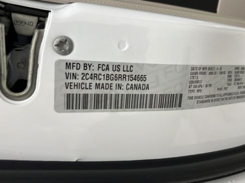 Used 2024 Chrysler Pacifica Touring-L FWD image 29