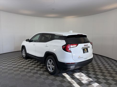 Used 2023 GMC Terrain SLE FWD image 8