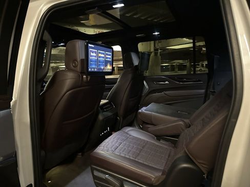 Used 2024 Cadillac Escalade ESV Sport Platinum w/ Heavy-Duty Trailer Package image 10