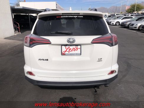 Used 2018 Toyota RAV4 LE image 4