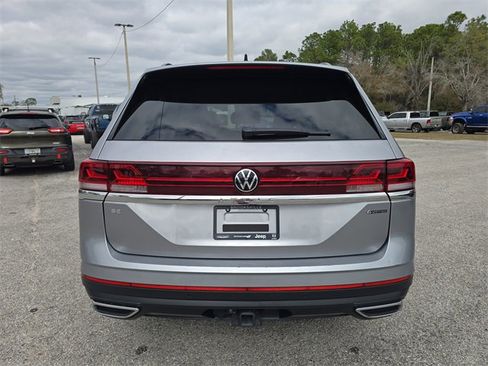 Used 2025 Volkswagen Atlas SE image 4