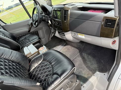 Used 2016 Mercedes-Benz Sprinter 3500 image 40