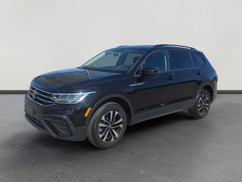 Certified 2022 Volkswagen Tiguan S image 1