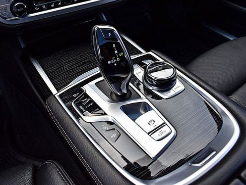 Used 2019 BMW 740i w/ Executive Package RWD image 33