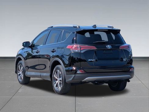 Used 2017 Toyota RAV4 XLE AWD/4WD image 3