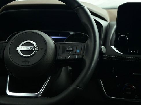 Used 2023 Nissan Rogue SL w/ SL Premium Package image 11