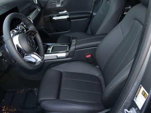 New 2026 Mercedes-Benz GLB 250 4MATIC image 5