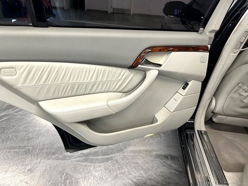 Used 2006 Mercedes-Benz S 500 4MATIC image 12
