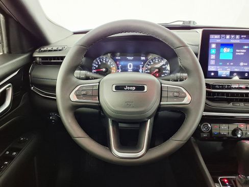 Used 2025 Jeep Compass Latitude w/ Altitude Special Edition image 15