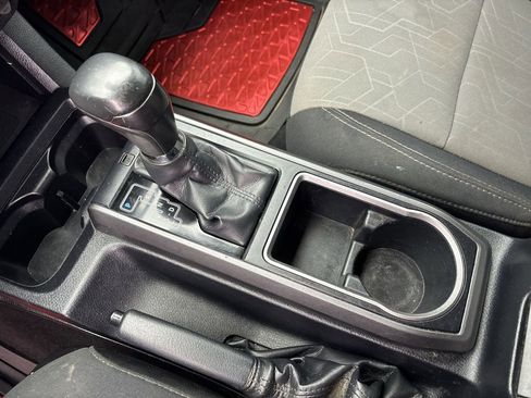 Used 2020 Toyota Tacoma TRD Sport AWD/4WD image 21