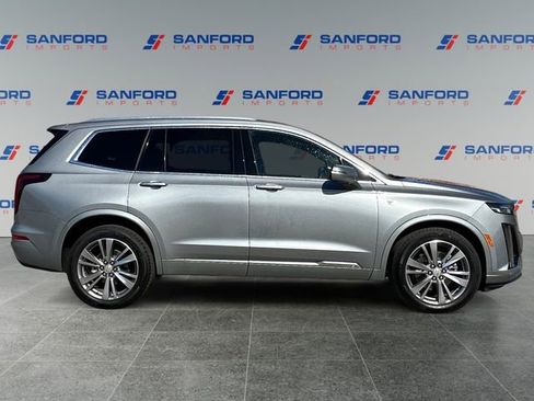 Used 2025 Cadillac XT6 Premium Luxury image 6