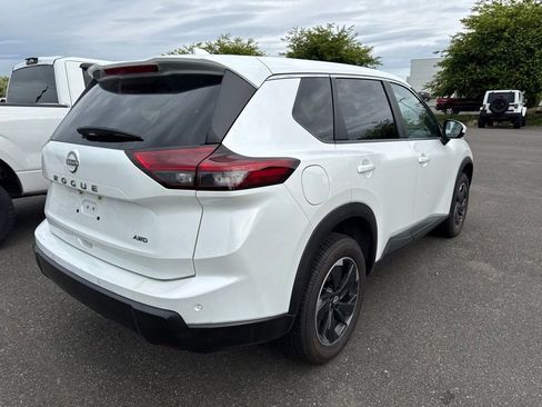 Used 2025 Nissan Rogue SV AWD/4WD image 4