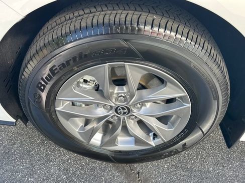 Used 2026 Toyota Sienna XLE FWD image 10