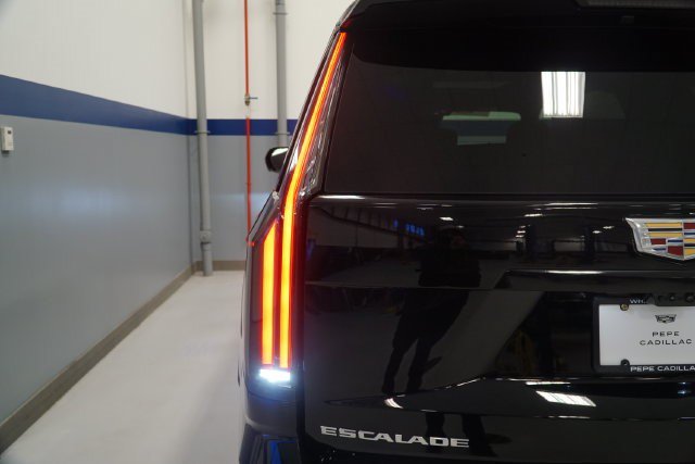Certified 2025 Cadillac Escalade ESV Premium Luxury w/ Touring Package AWD/4WD image 4