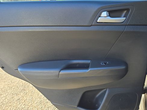 Used 2020 Kia Sportage LX image 25