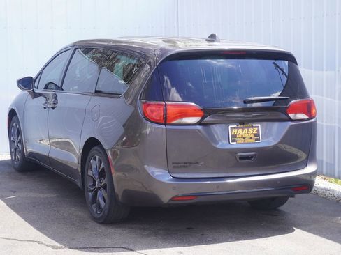 Used 2020 Chrysler Pacifica Touring w/ S Appearance Package FWD image 4