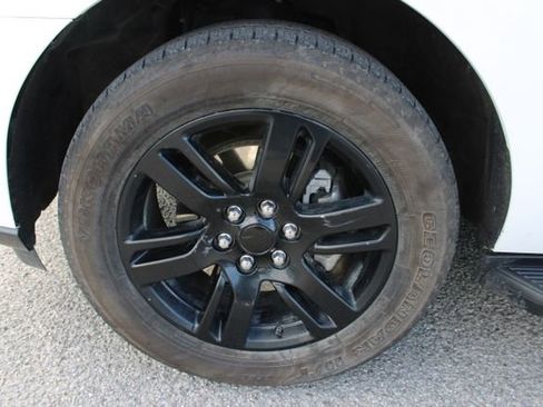 Used 2024 Ford Expedition XLT RWD image 11