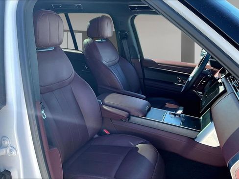Used 2025 Land Rover Range Rover SE image 28
