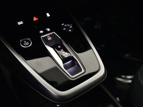 Used 2025 Audi Q4 e-tron Premium Plus w/ Premium Plus image 16