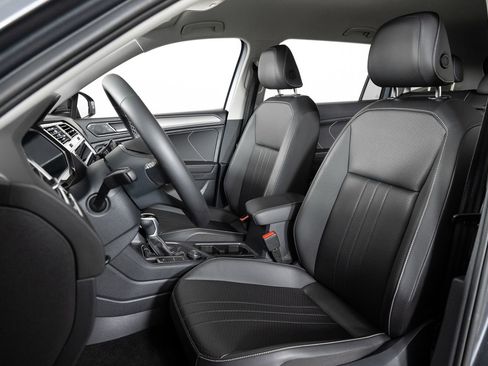 Used 2023 Volkswagen Tiguan SE image 16