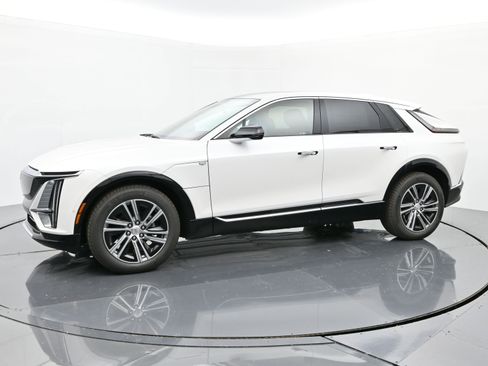 New 2025 Cadillac Lyriq Luxury image 2