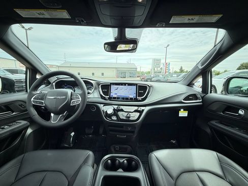 New 2026 Chrysler Pacifica Select AWD/4WD image 21