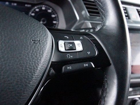 Used 2018 Volkswagen Tiguan SEL Premium image 17