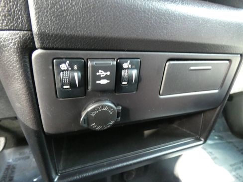 Used 2018 Toyota Sienna Limited image 54