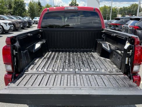 Certified 2023 Toyota Tacoma SR5 AWD/4WD image 5