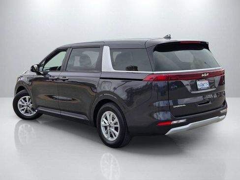 Used 2024 Kia Carnival LX FWD image 6