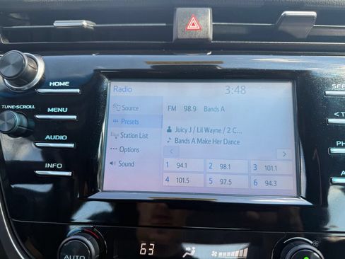 Used 2018 Toyota Camry SE w/ Moonroof Package FWD image 17