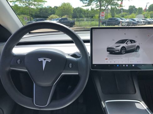 Used 2022 Tesla Model Y Long Range AWD/4WD image 31